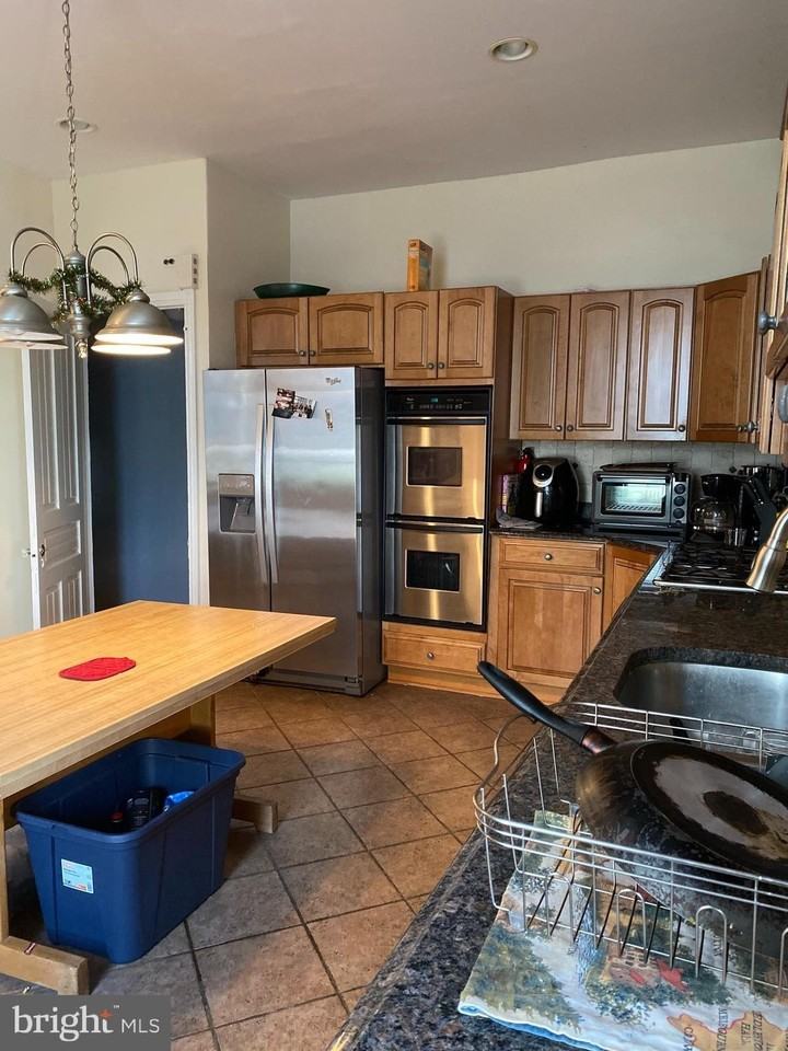 450 Seville St - Photo 6 of 24