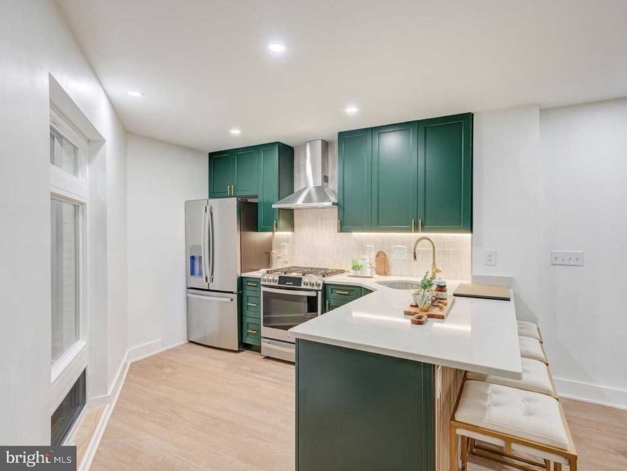 437 Memphis St - Photo 7 of 25