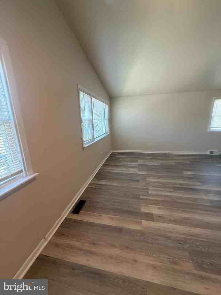 1336 E Upsal St #2 - Photo 5 of 8