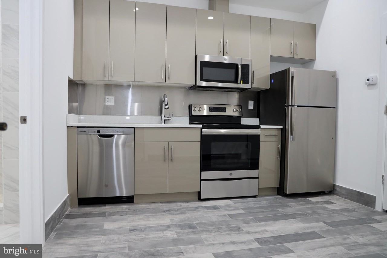 1231 Vine St #1 - Photo 4 of 31
