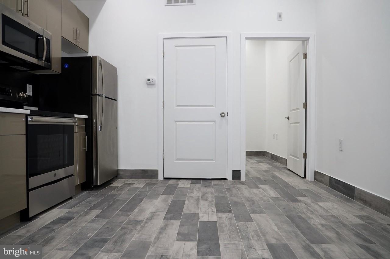 1231 Vine St #1 - Photo 5 of 31