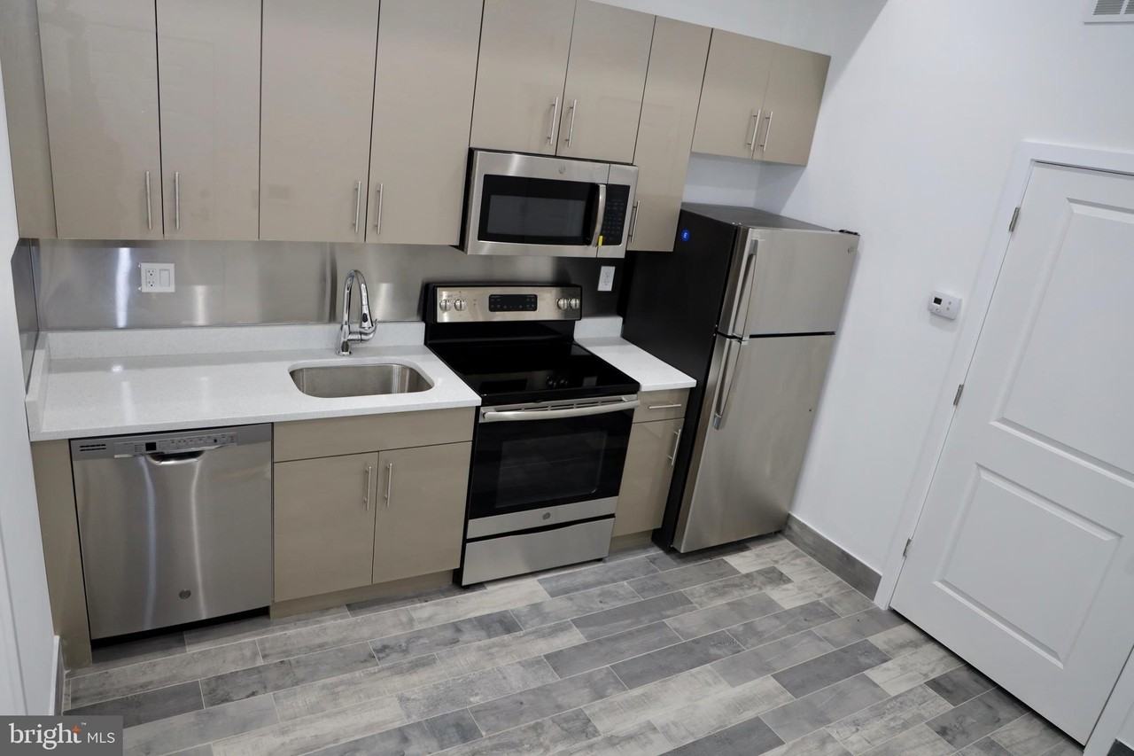 1231 Vine St #1 - Photo 6 of 31