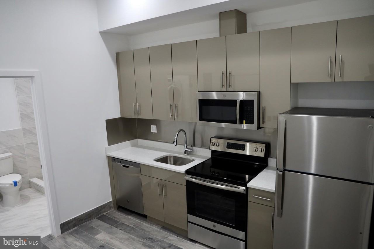 1231 Vine St #1 - Photo 7 of 31