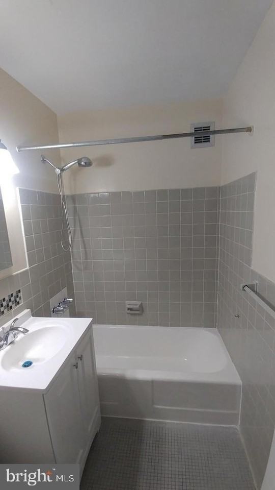 1111 Arlington Blvd #923 - Photo 4 of 20