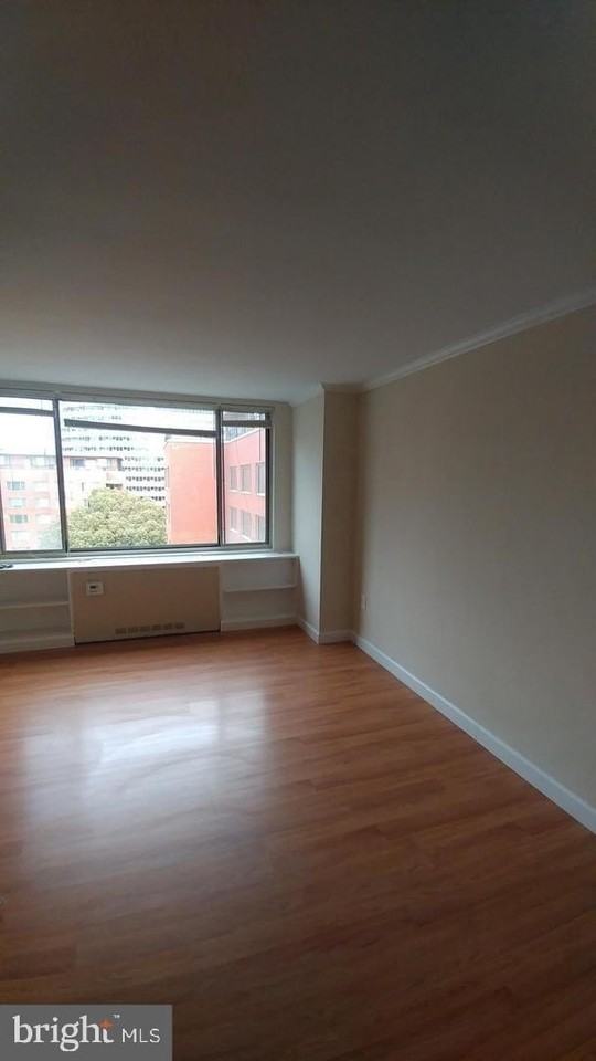 1111 Arlington Blvd #923 - Photo 7 of 20