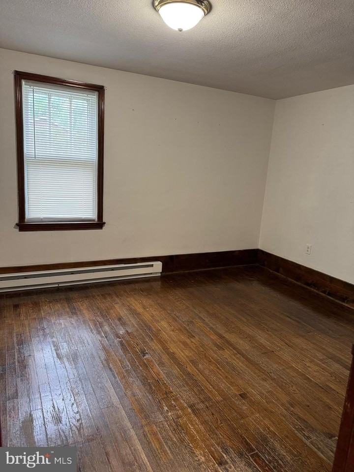516 S Church St - Photo 6 of 20