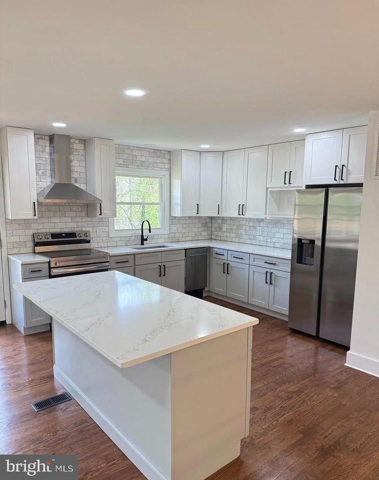 5388 Dumfries Rd - Photo 2 of 18