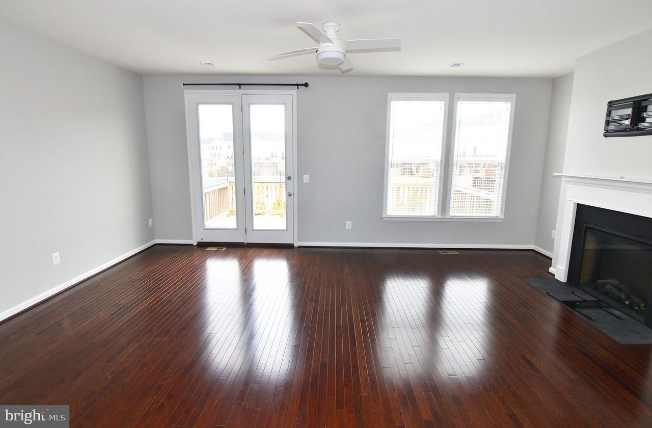 165 Solara Dr - Photo 5 of 39