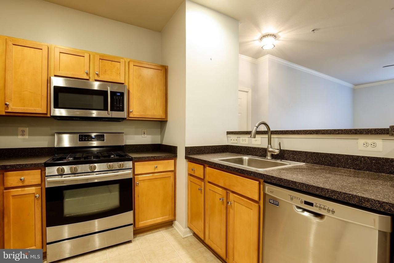 5123 Travis Edward Way Apt A #A - Photo 6 of 17
