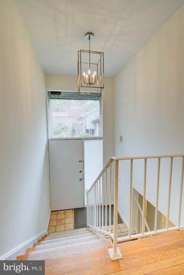 11008 Saffold Way - Photo 4 of 36