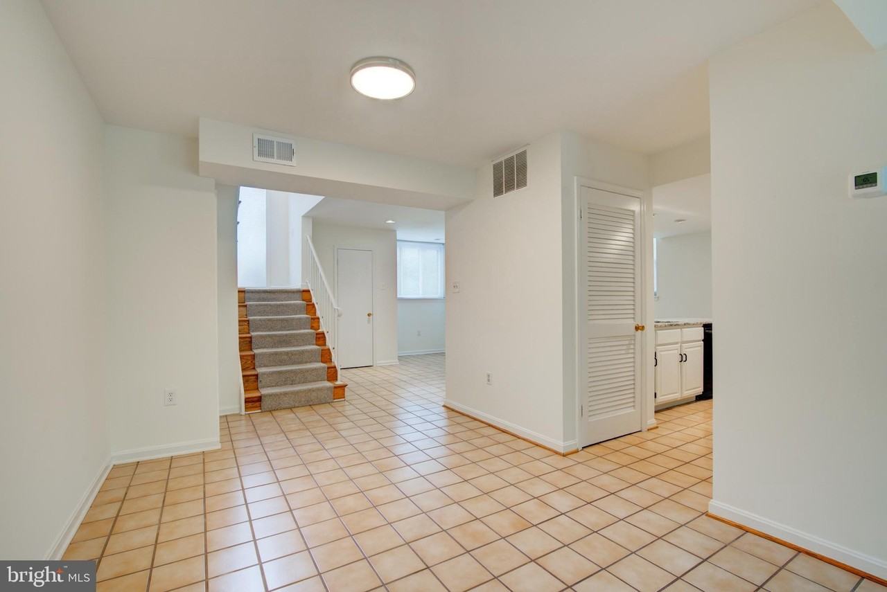 11008 Saffold Way - Photo 5 of 36