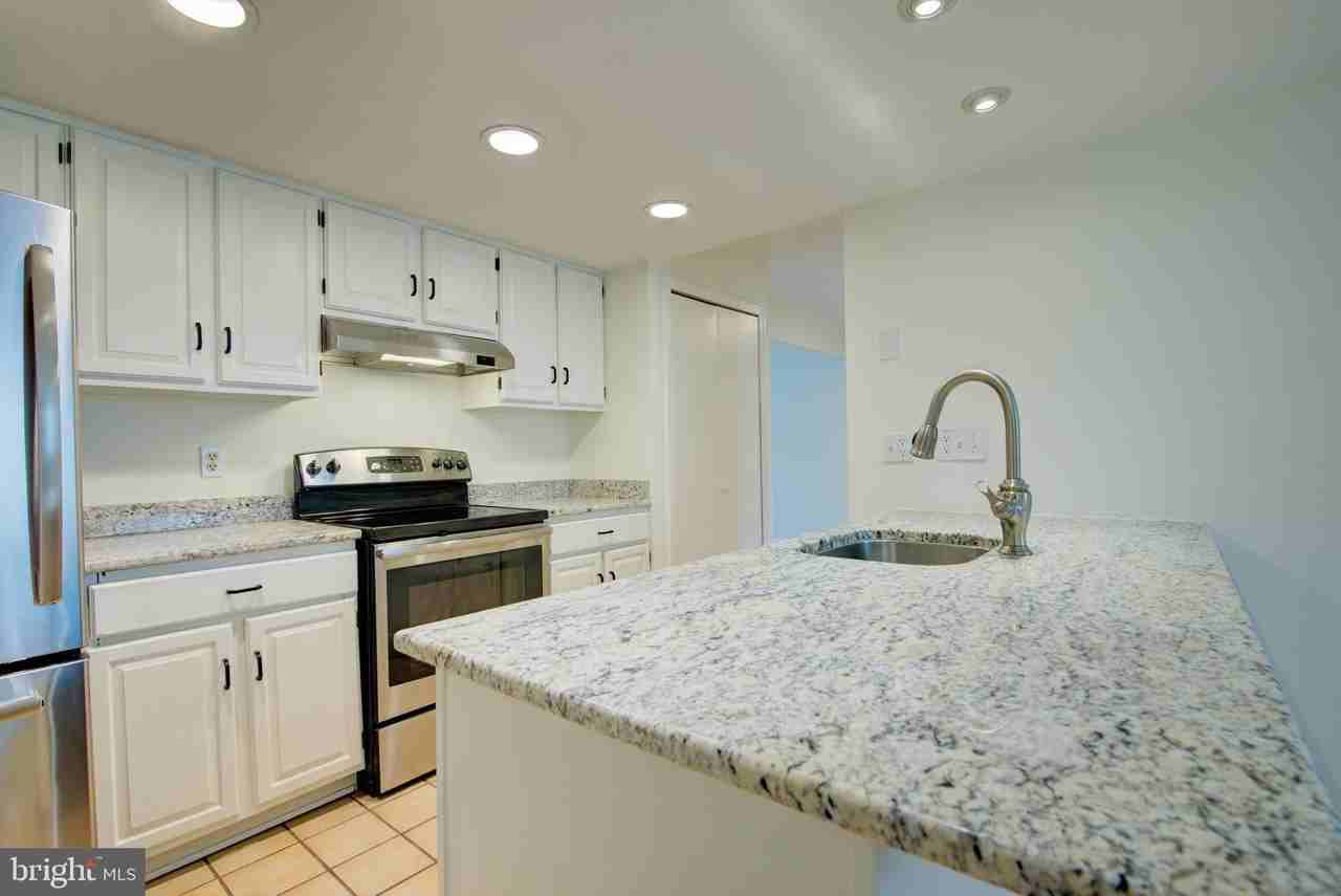 11008 Saffold Way - Photo 7 of 36
