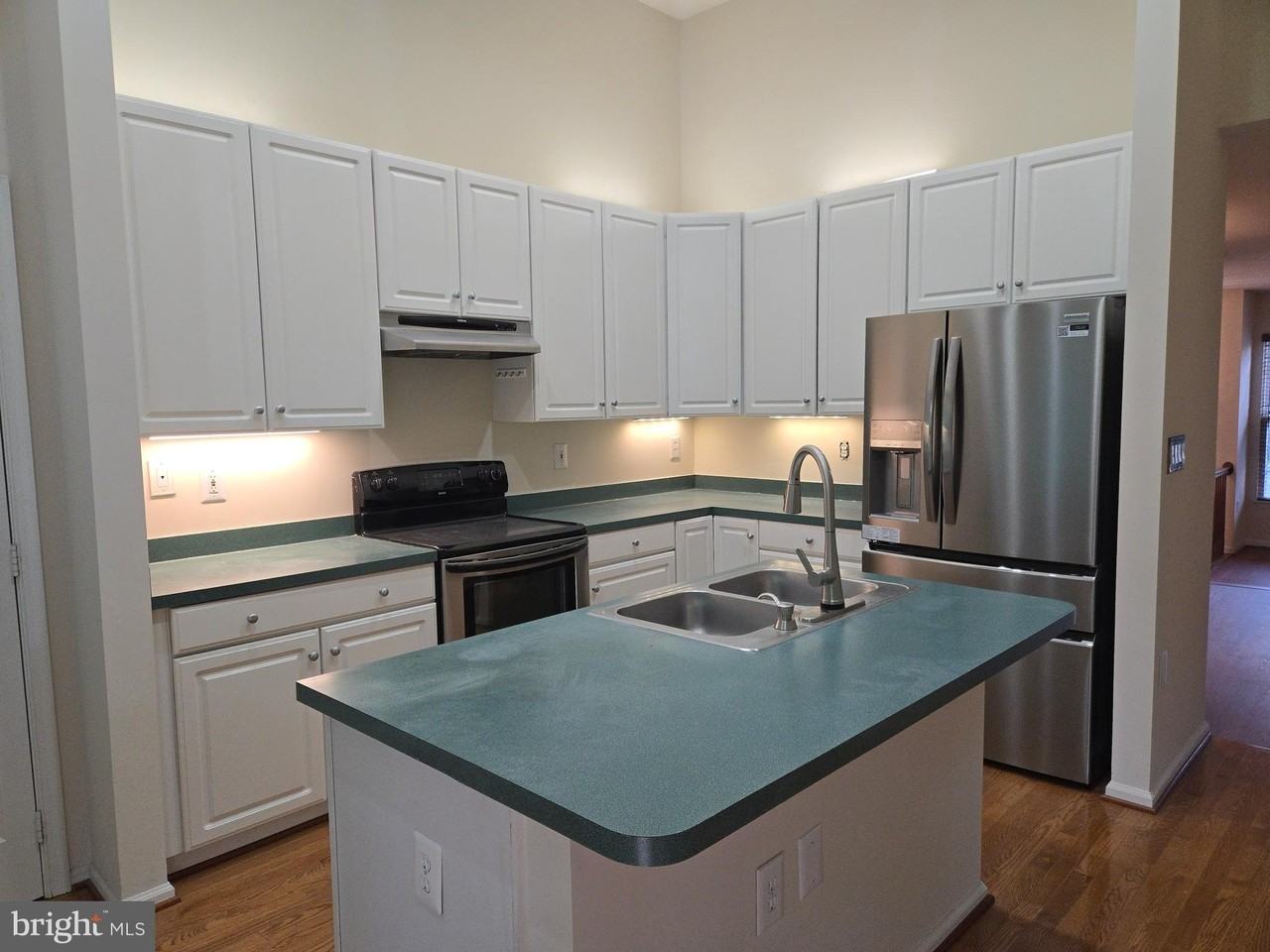 14635 Seasons Dr - Photo 4 of 41