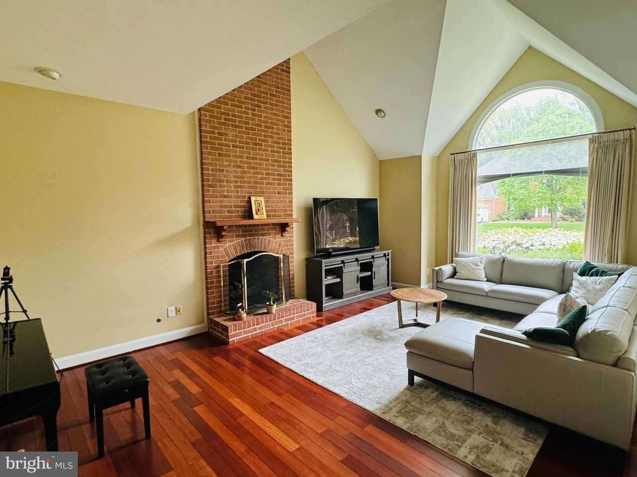9706 Middleton Ridge Rd - Photo 4 of 17