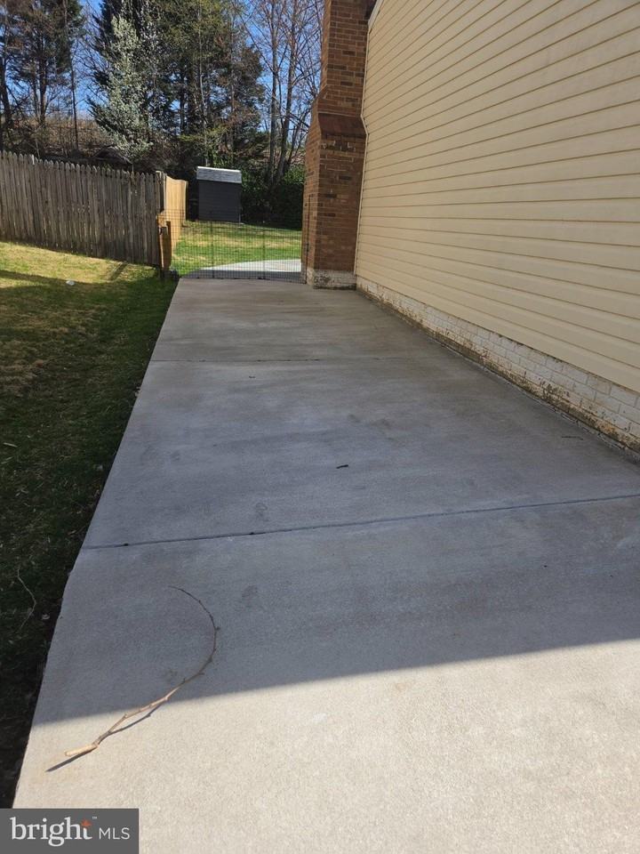 14779 Statler Dr - Photo 4 of 31