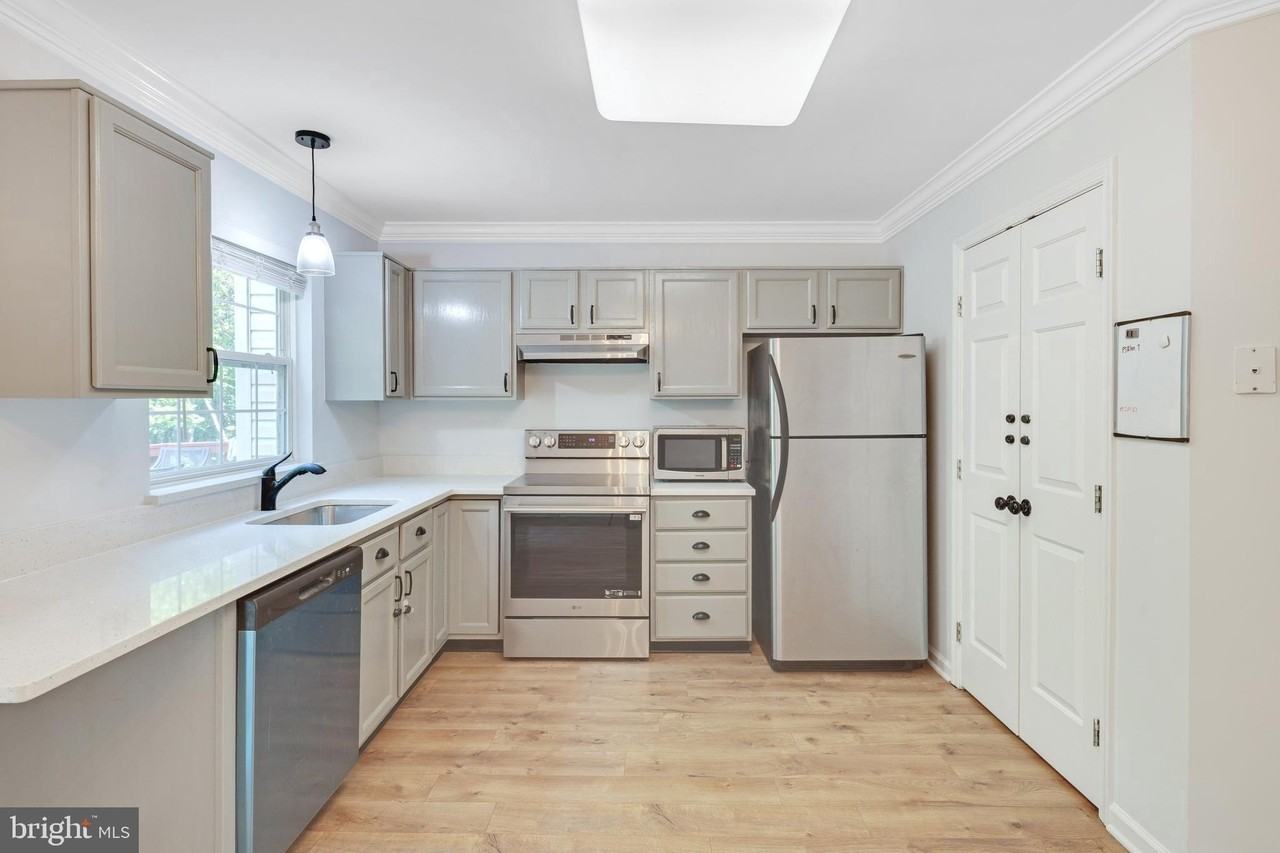 1832 Tiger Lily Cir - Photo 5 of 30