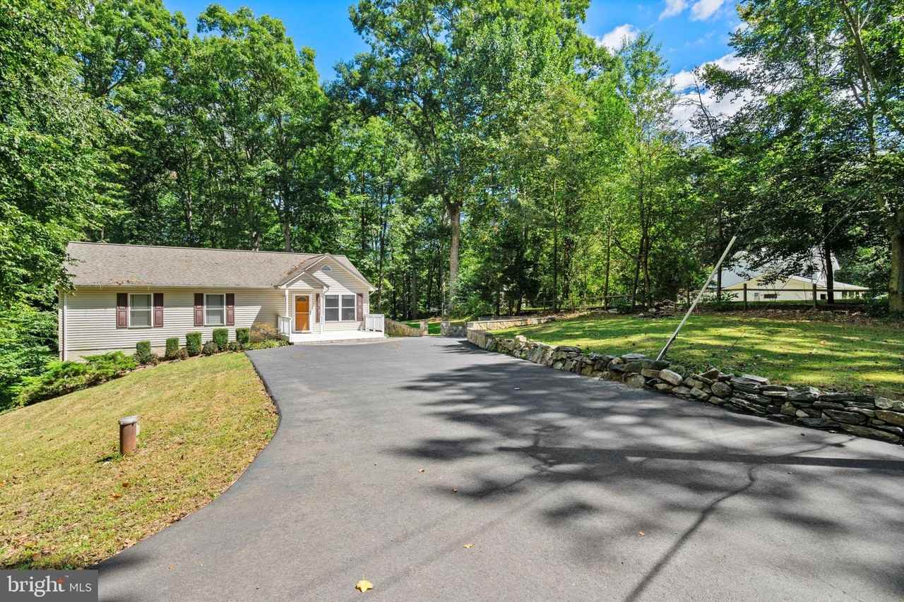 8394 Cobb Rd - Photo 4 of 35