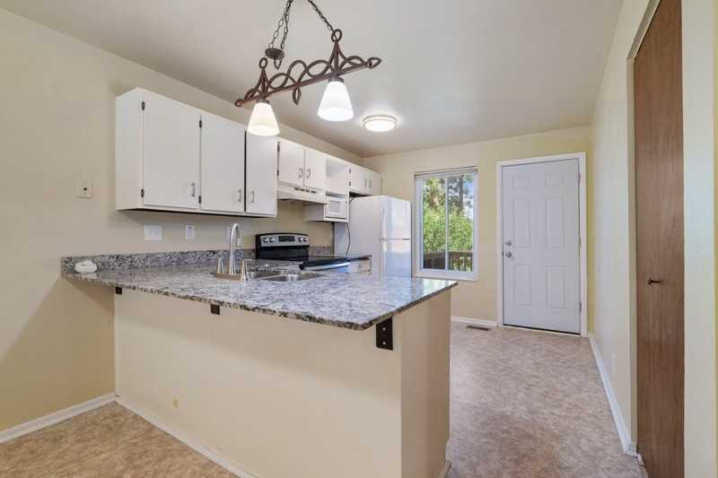 4541 S Russell St - Photo 7 of 24