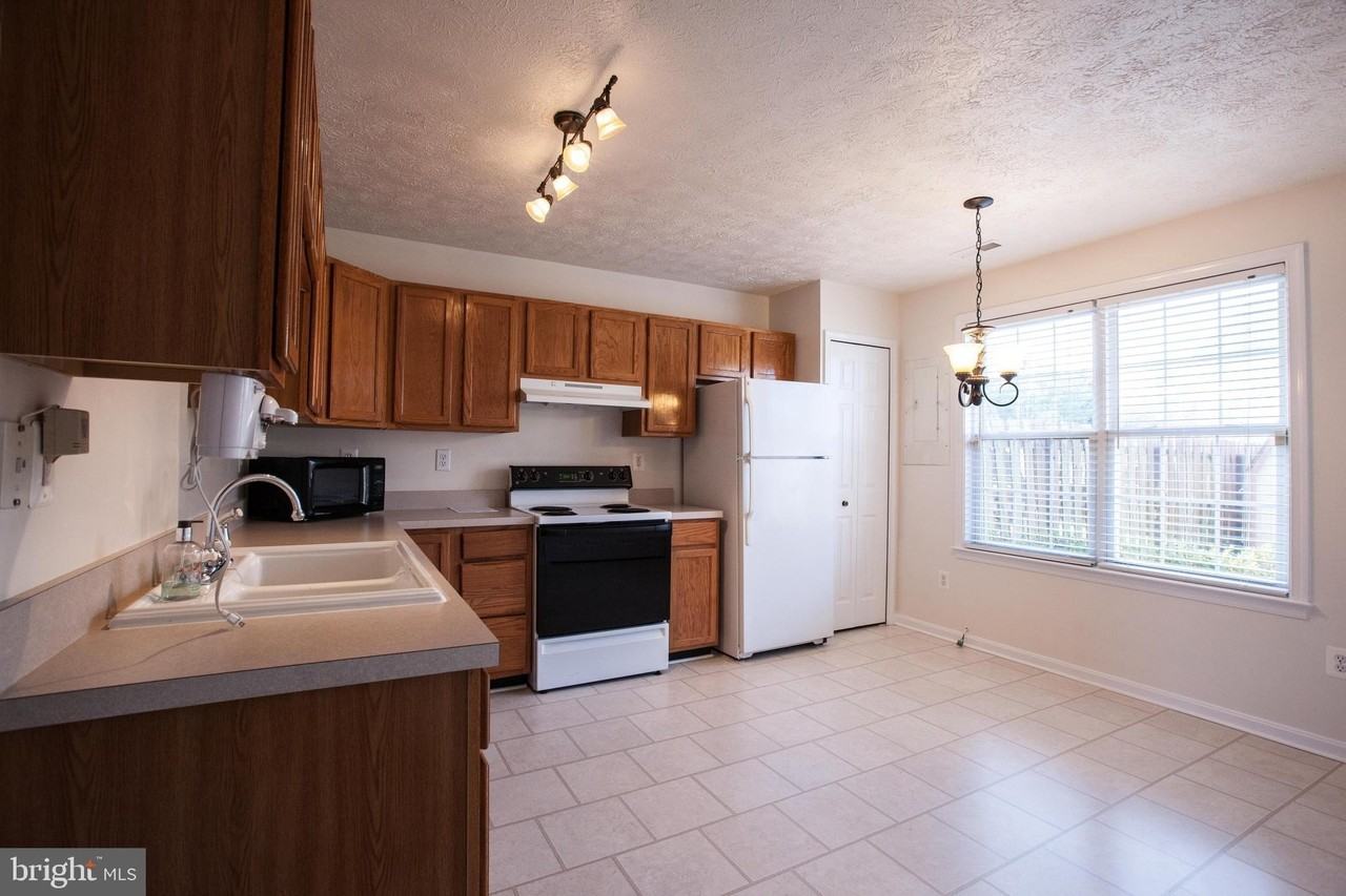10502 Guilderland Ct - Photo 4 of 16