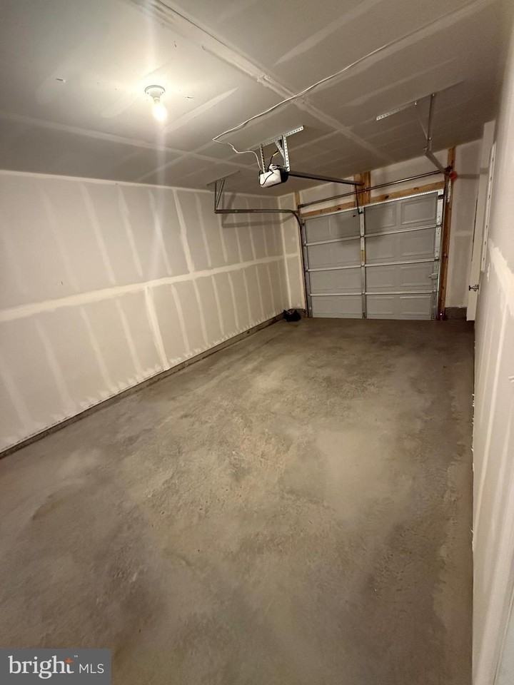 121 Kinkade Ct - Photo 3 of 14
