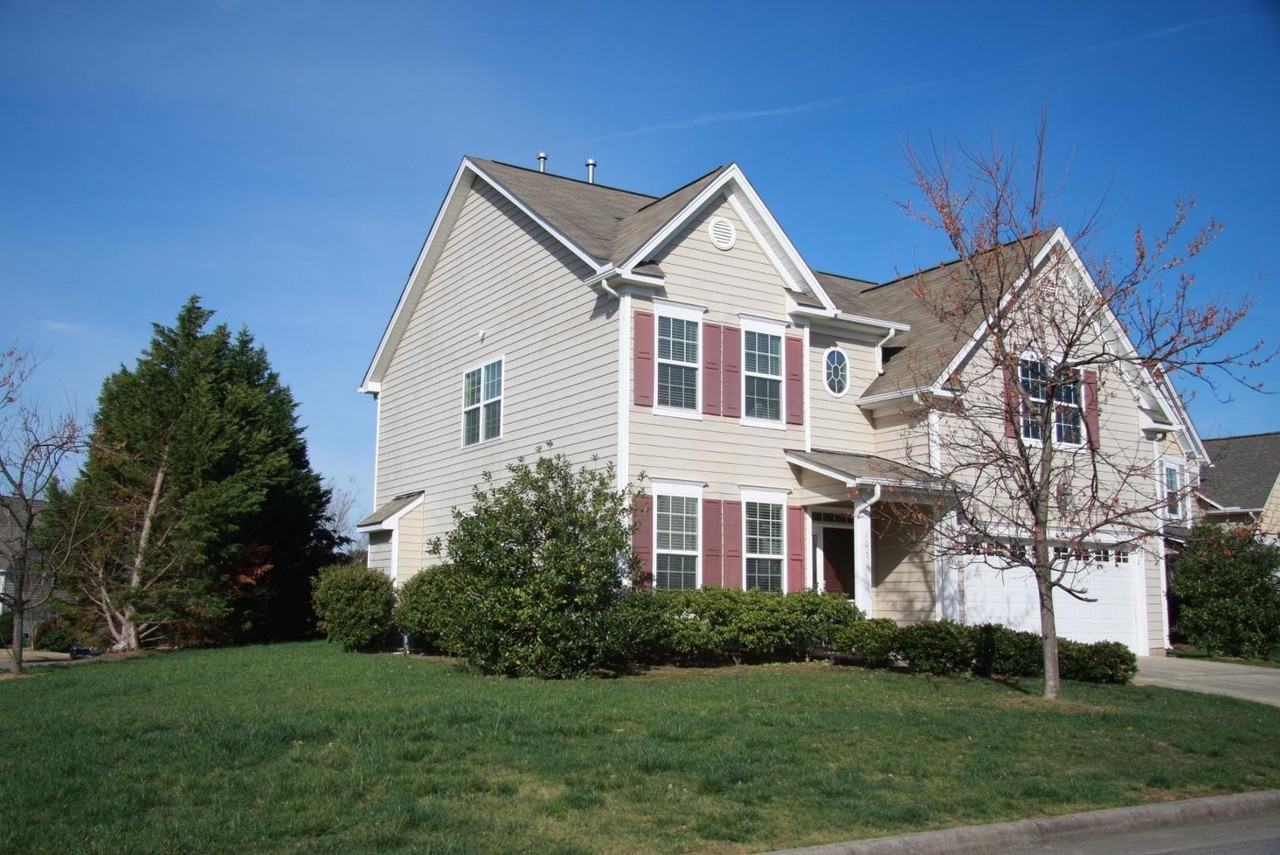 105 Dursley Way - Photo 2 of 35