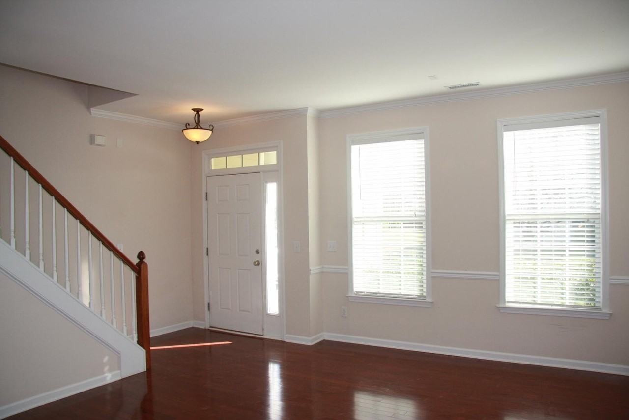 105 Dursley Way - Photo 3 of 35