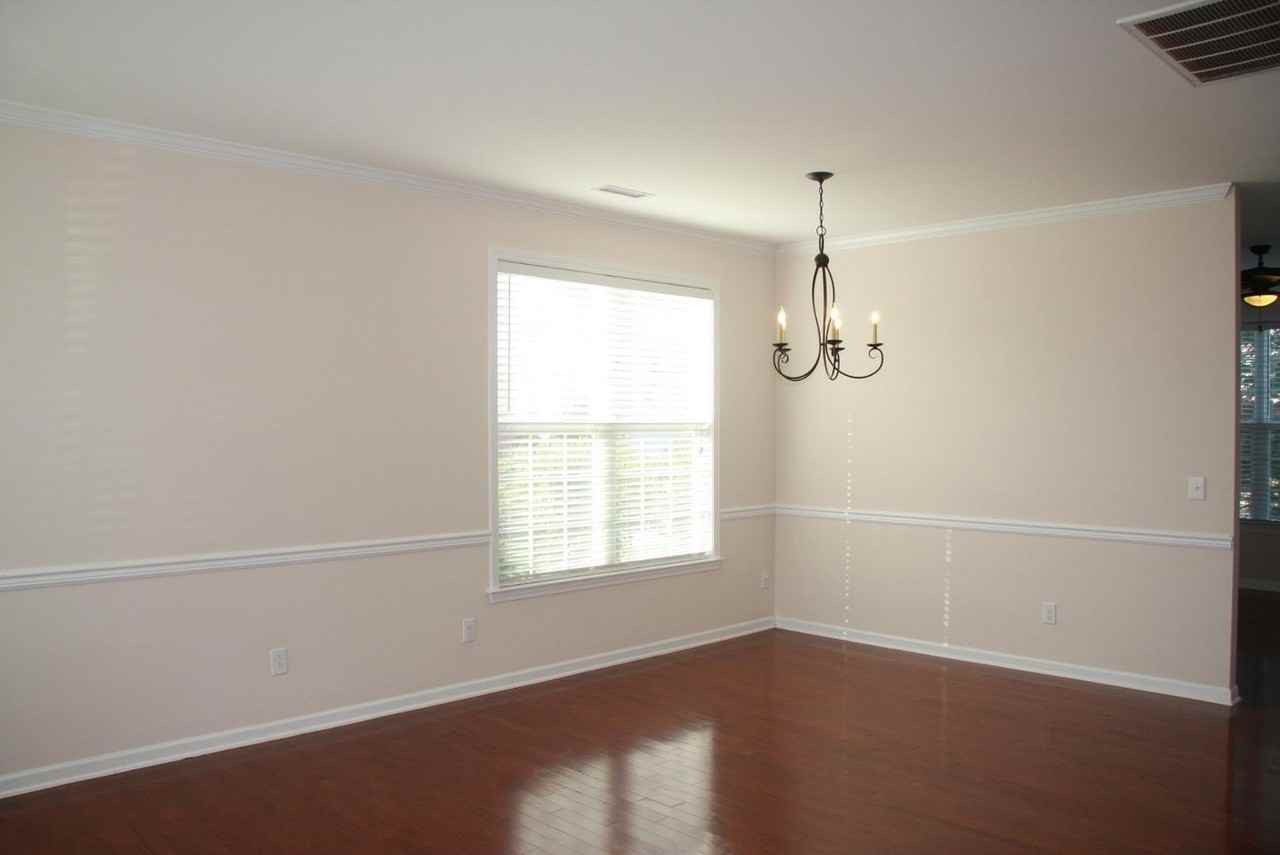 105 Dursley Way - Photo 4 of 35