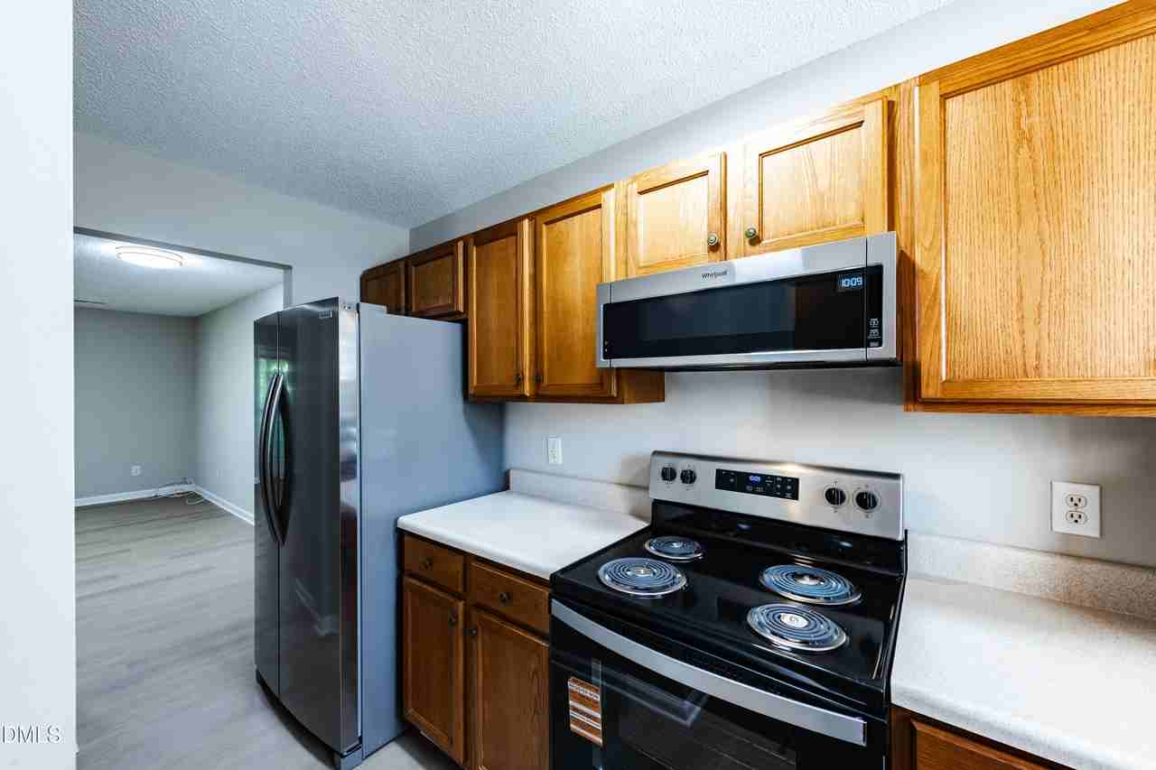 936 S Fifth St - Photo 3 of 34
