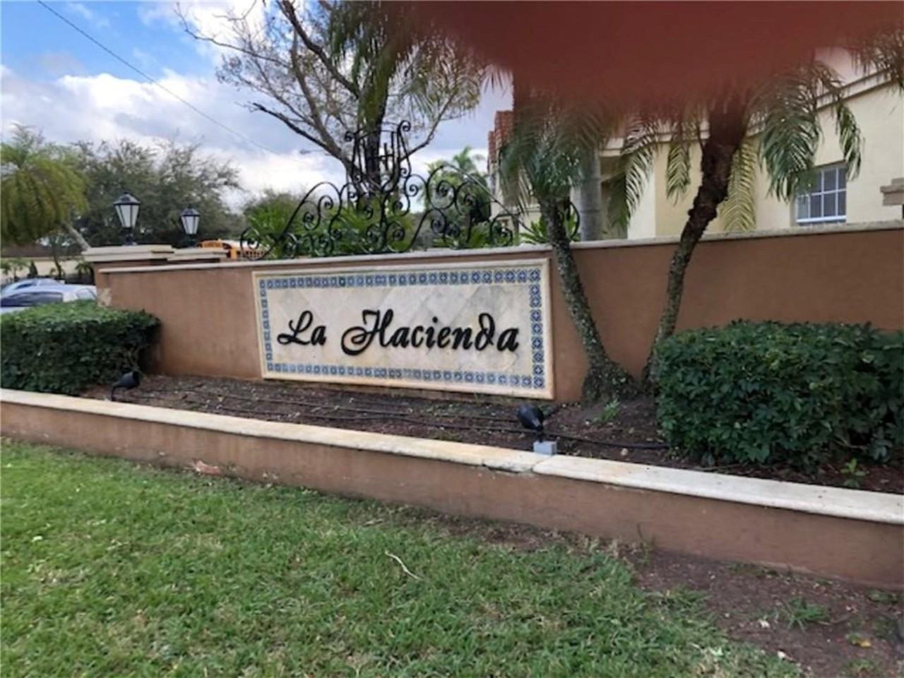 18352 Nw 68th Ave #E - Photo 3 of 34