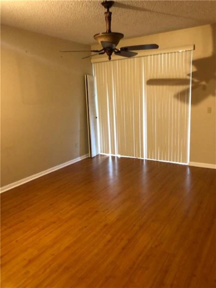 18352 Nw 68th Ave #E - Photo 6 of 34