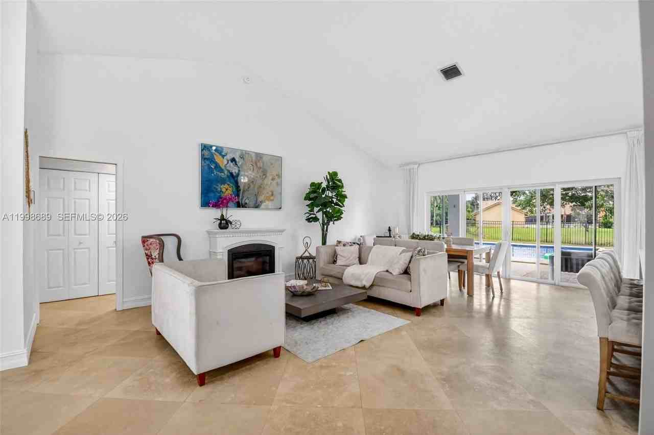 9592 Majestic Way - Photo 4 of 50
