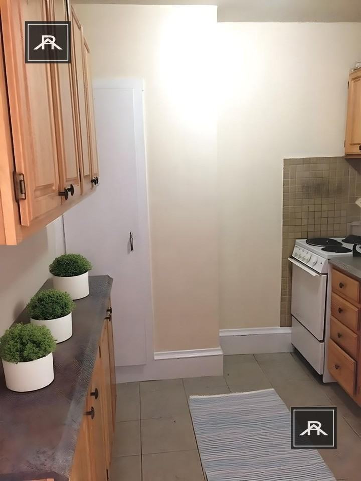 472 Beacon St - Photo 2 of 10