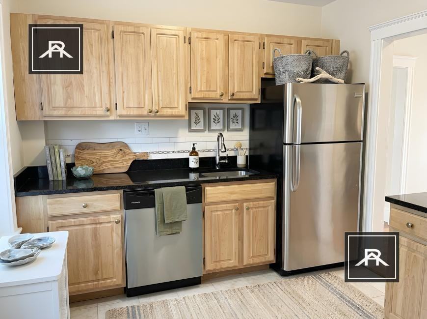 205 Winthrop Rd - Photo 3 of 10