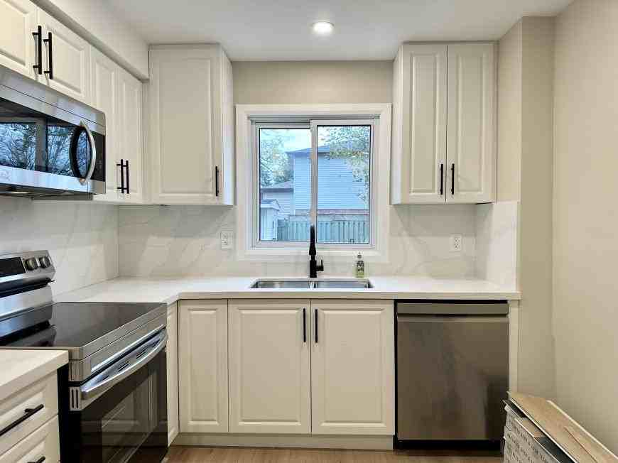 751 Hillcroft St - Photo 2 of 10