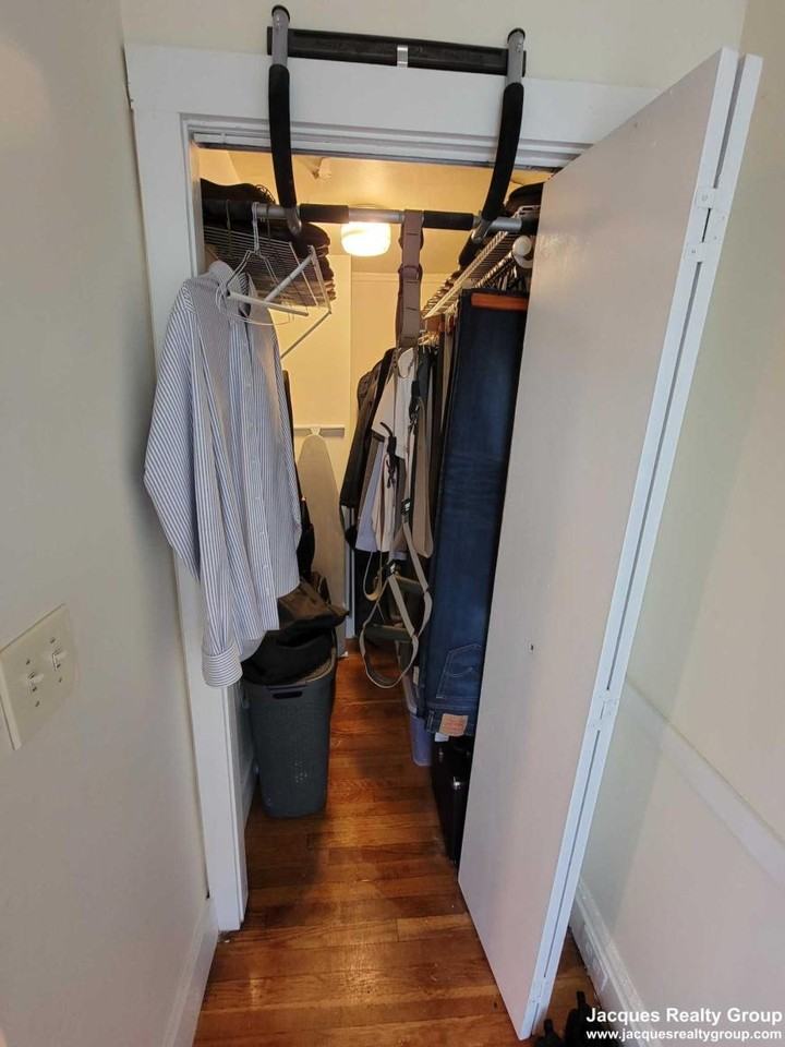 476 Main St - Photo 3 of 5