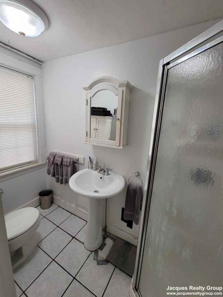 476 Main St - Photo 5 of 5