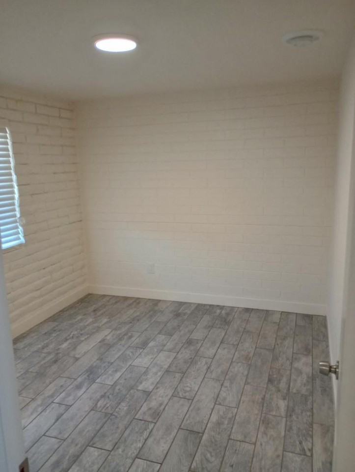 1017 N Main St - Photo 3 of 10