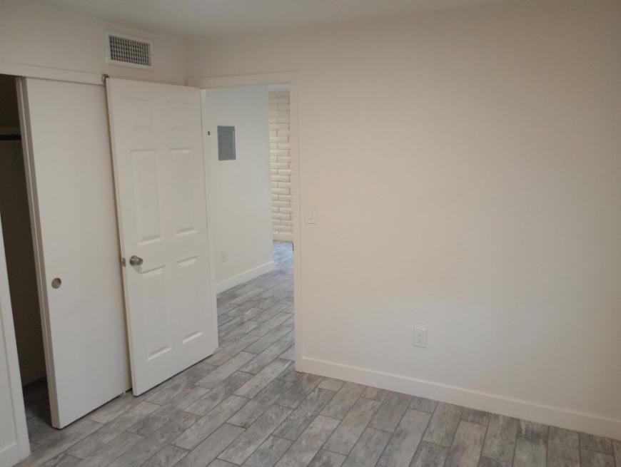 1017 N Main St - Photo 4 of 10