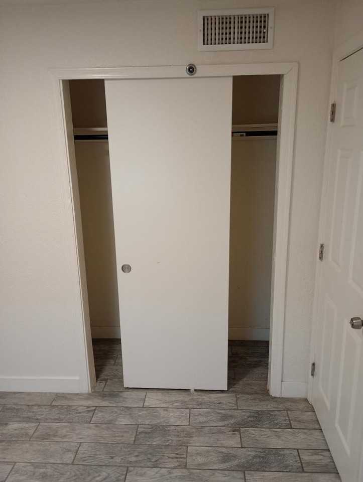 1017 N Main St - Photo 5 of 10