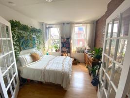 featured image of 231 E 10th St