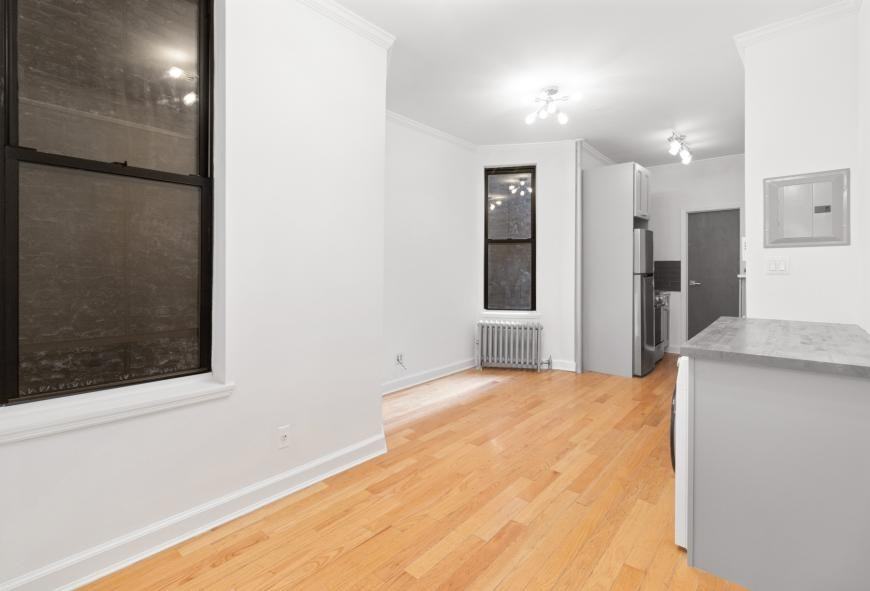 58 Saint Marks Pl - Photo 4 of 8