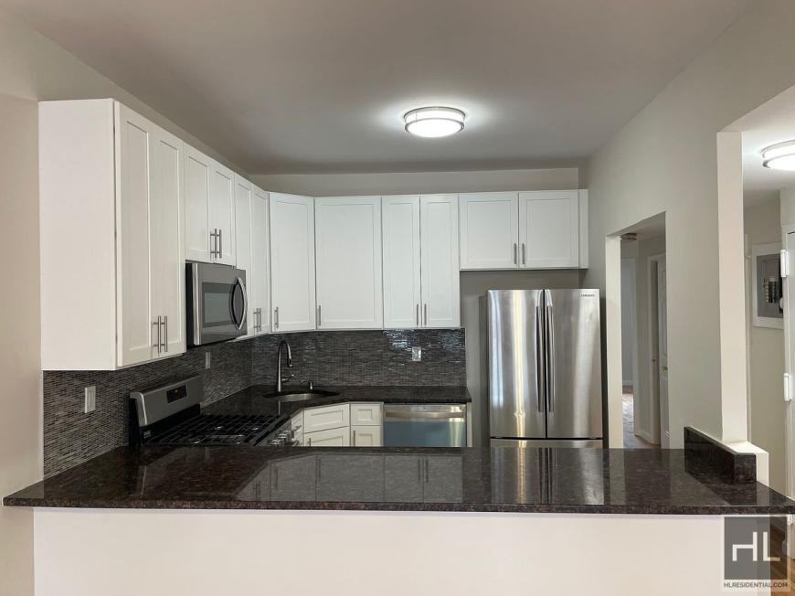 3126 12th St - Photo 2 of 9