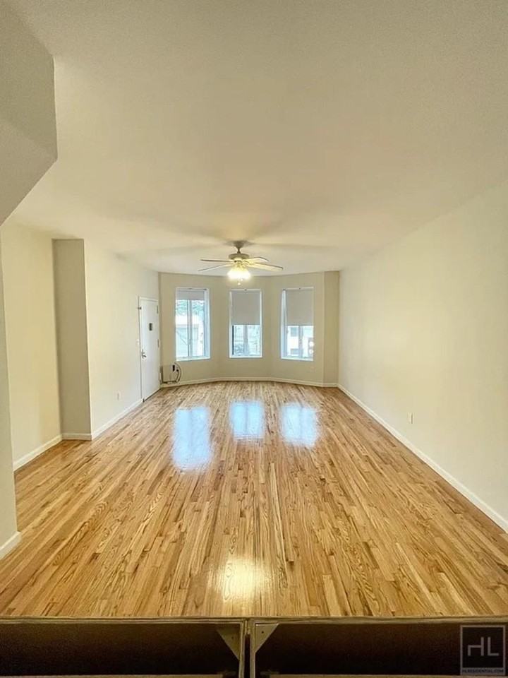 3126 12th St - Photo 3 of 9