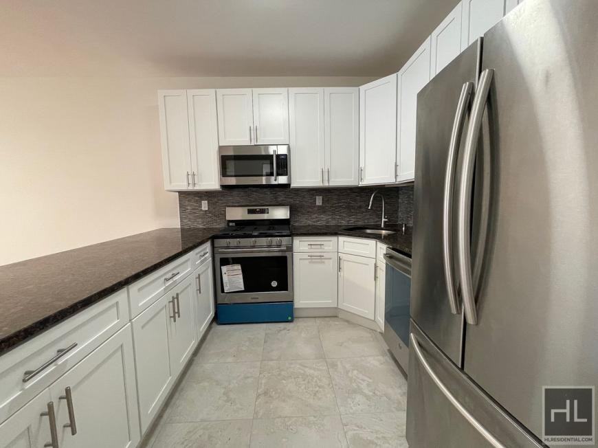 3126 12th St - Photo 4 of 9