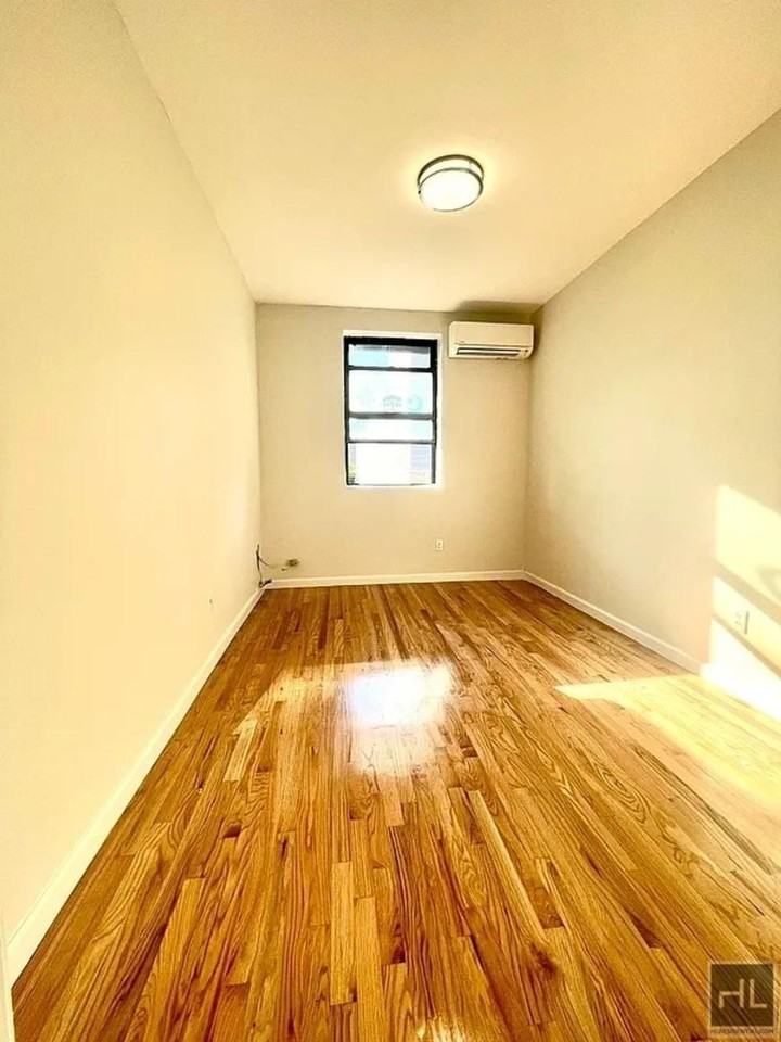 3126 12th St - Photo 5 of 9