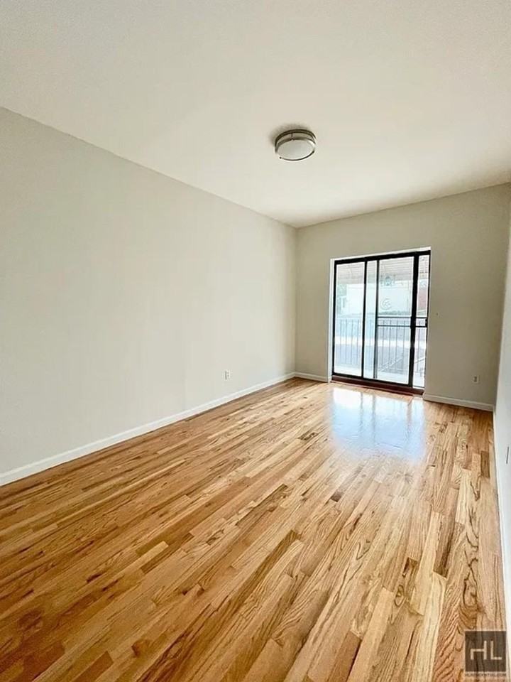 3126 12th St - Photo 7 of 9