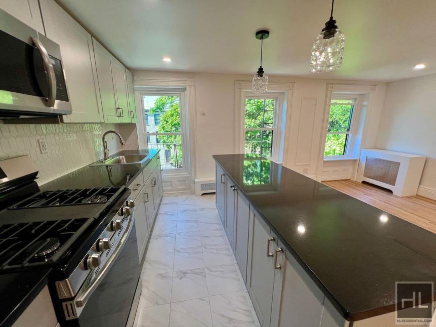 523A Hancock St - Photo 2 of 10