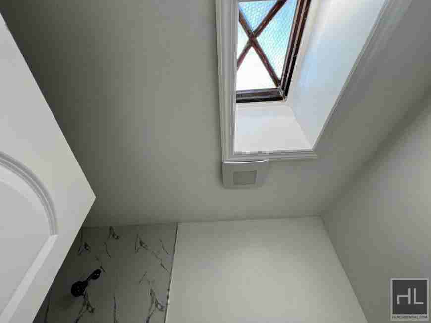 523A Hancock St - Photo 6 of 10