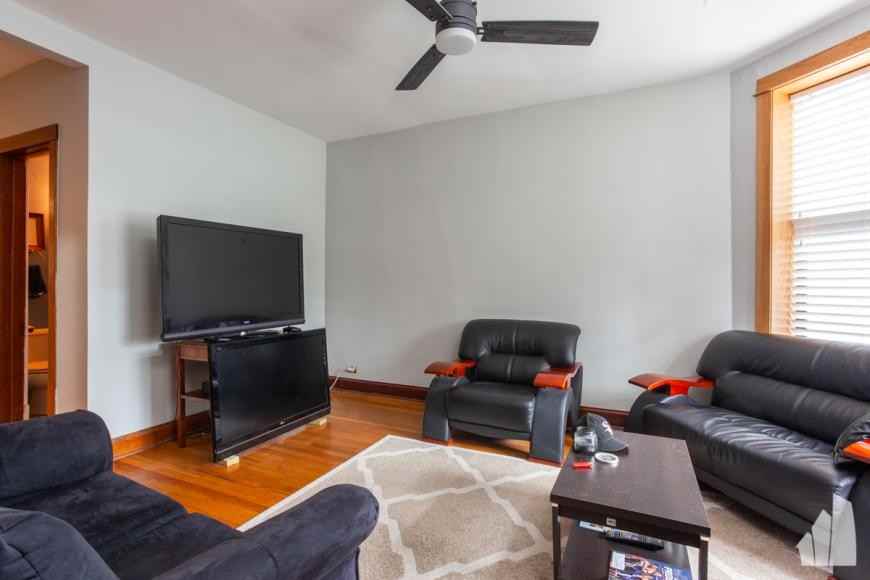 1538 W Wrightwood Ave - Photo 4 of 10