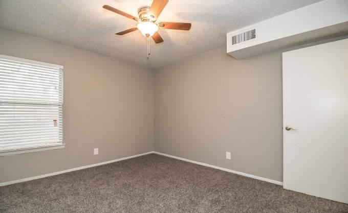 300 N Booth Calloway Rd Apt 202 - Photo 3 of 5